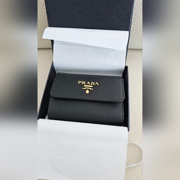 Prada Authentic Saffiano Leather Black Wallet  Zip Coin Compartment small - Picture 3 of 10